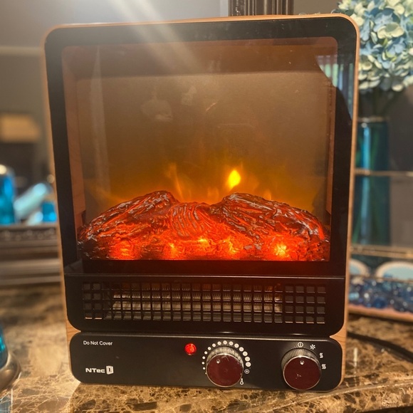 1500W Portable Electric Fireplace Space Heater. - Picture 1 of 11